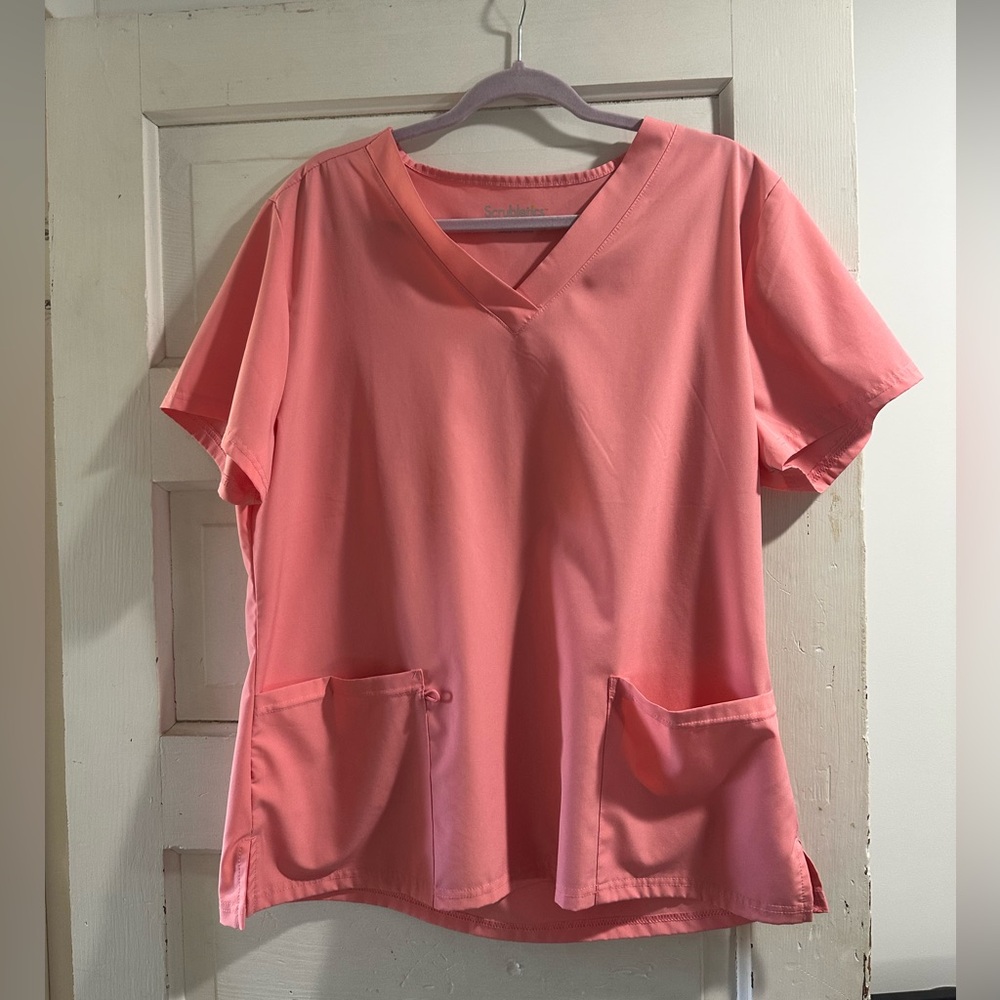 Women’s peach scrubletics top
